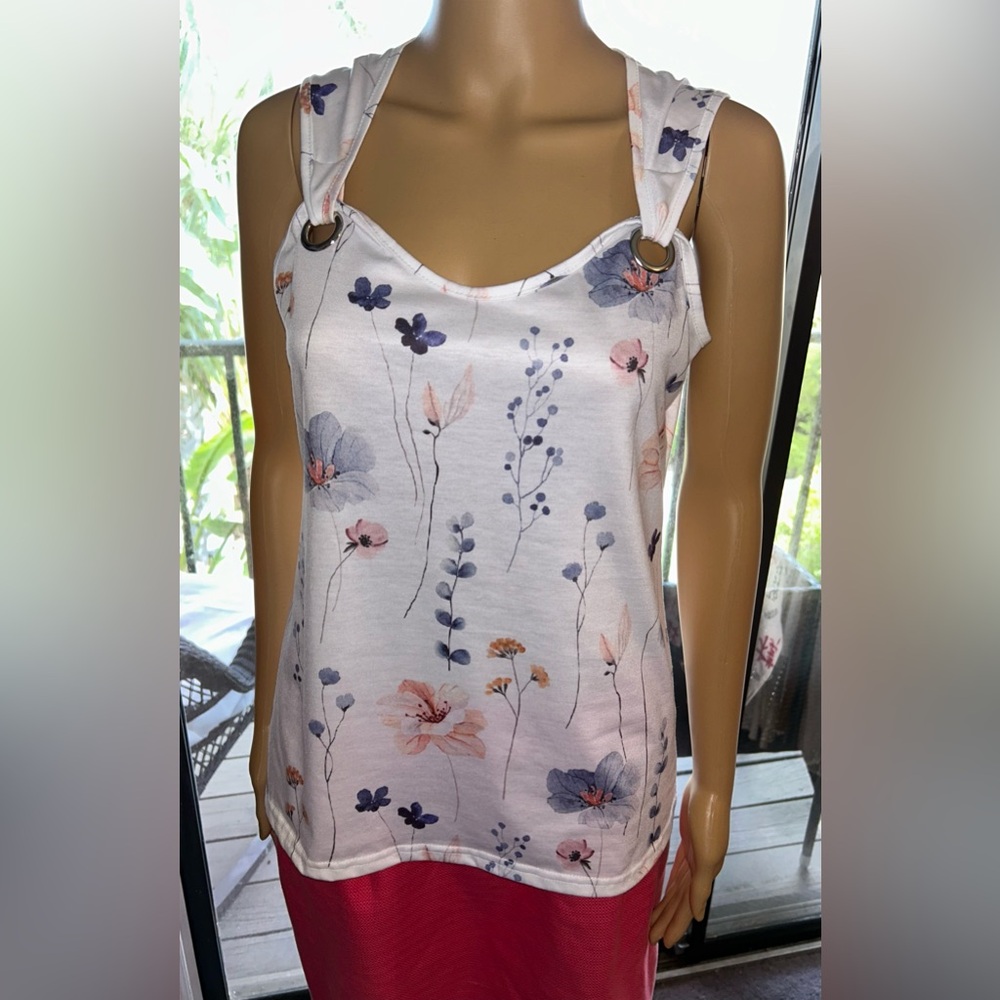 Meaneor white, sleeveless top with floral print. Sz M